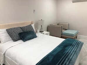 1 habitación, escritorio, tabla de planchar con plancha y wifi 