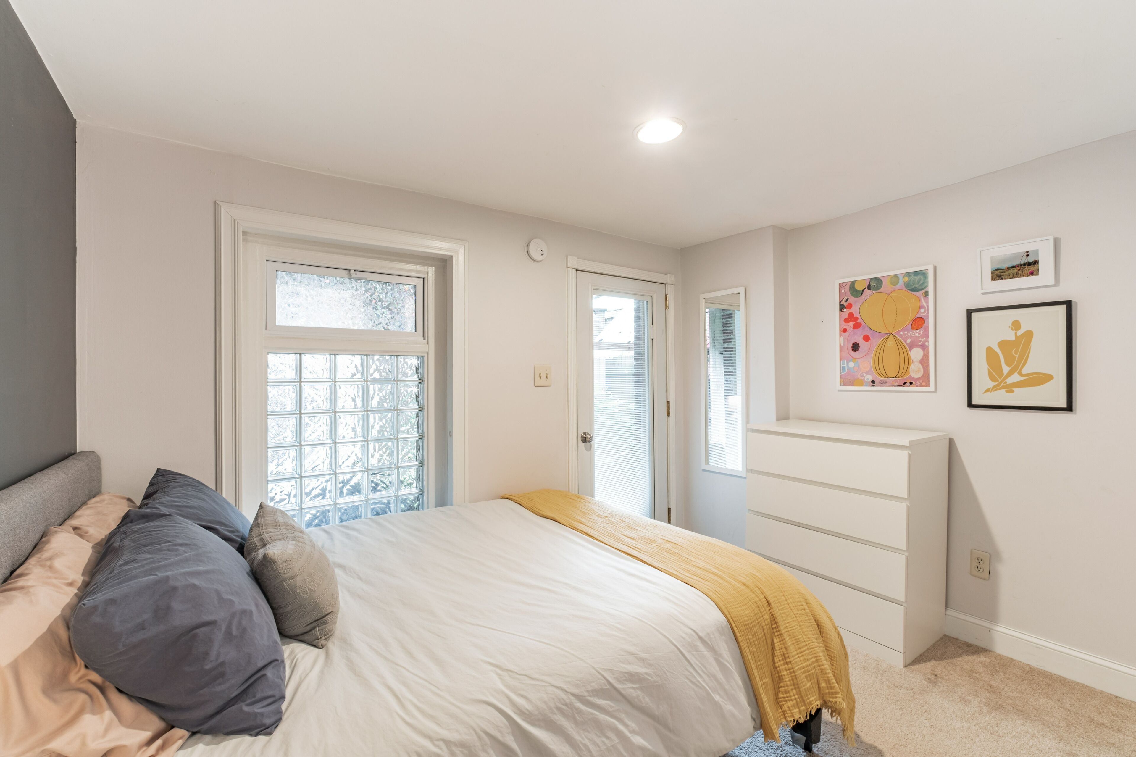 1 slaapkamer, een strijkplank/strijkijzer, wifi, beddengoed