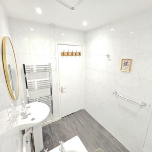 Hair dryer, towels - Modern 2BR Garden Flat King’s Cross - London (Greater London)