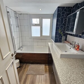 Hårføner og håndklær