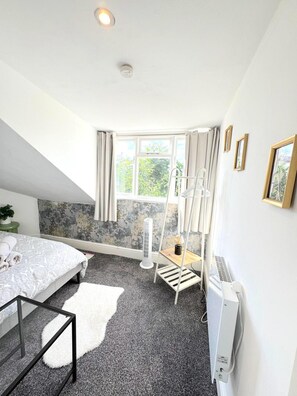 2 soverom, strykejern/-brett og wi-fi (inkludert)