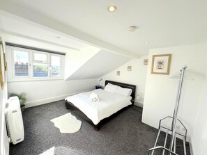 2 bedrooms, iron/ironing board, free WiFi