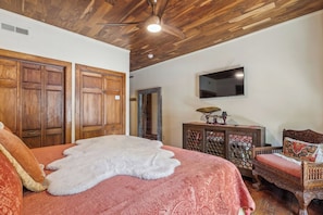 1 bedroom, iron/ironing board, free WiFi, bed sheets - Riverwalk Sunsets - On the Water (Wilmington)