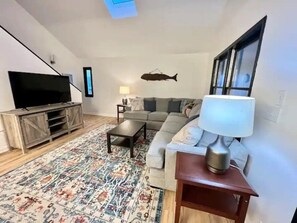 TV, video games - A Wave From It all - walk to beach - pool! (Holden Beach)