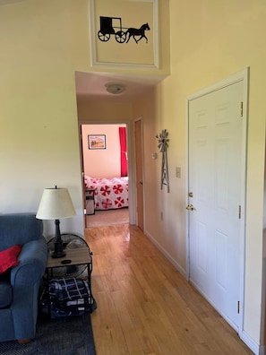 Interior - Charming 2-bedroom cottage with WiFi, AC in peaceful Middlebury (Middlebury)