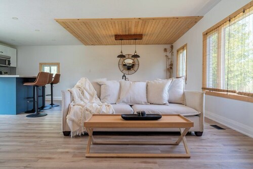 Private PEC Retreat w Games Room
