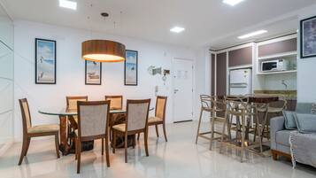Comfort Apartment | Dining
