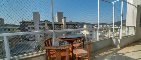 Apartamento Confort | Restaurante al aire libre