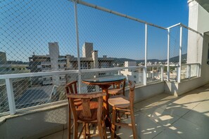 Comfort Apartment | Outdoor dining - Residencial Florenza (Bombinhas)