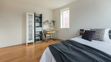 5 slaapkamers, een strijkplank/strijkijzer, wifi, beddengoed