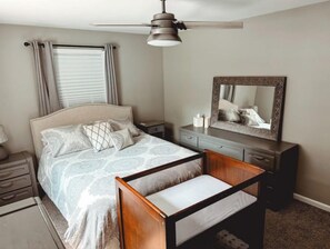 4 habitaciones, tabla de planchar con plancha, wifi y ropa de cama 