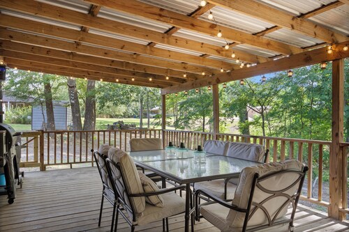Enid Lake's charming 3-bedroom cabin with WiFi and AC in quaint Plum Point 