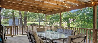 Enid Lake's charming 3-bedroom cabin with WiFi and AC in quaint Plum Point 