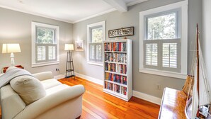 A living room with a bookshelf, a lamp, and a sailboat model. - 2 Mi to Dtwn: 2-Acre Retreat w/ Large Yard! (Madison)