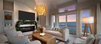 Oceanfront- walk to beach w/pool, hot tub and wrap around deck