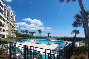 Pool - Relaxing Ocean Front ~ First Floor ~ Steps to Sand ~ Pool ~ Walk to Ritz-Carlton (Nassau County)