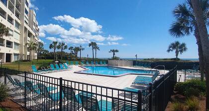 Relaxing OceanFront~FirstFloor~Steps to Sand~Pool