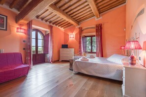 6 bedrooms, iron/ironing board, travel cot, free WiFi - Villa in Poggibonsi with 6 bedrooms sleeps 12 (Poggibonsi)