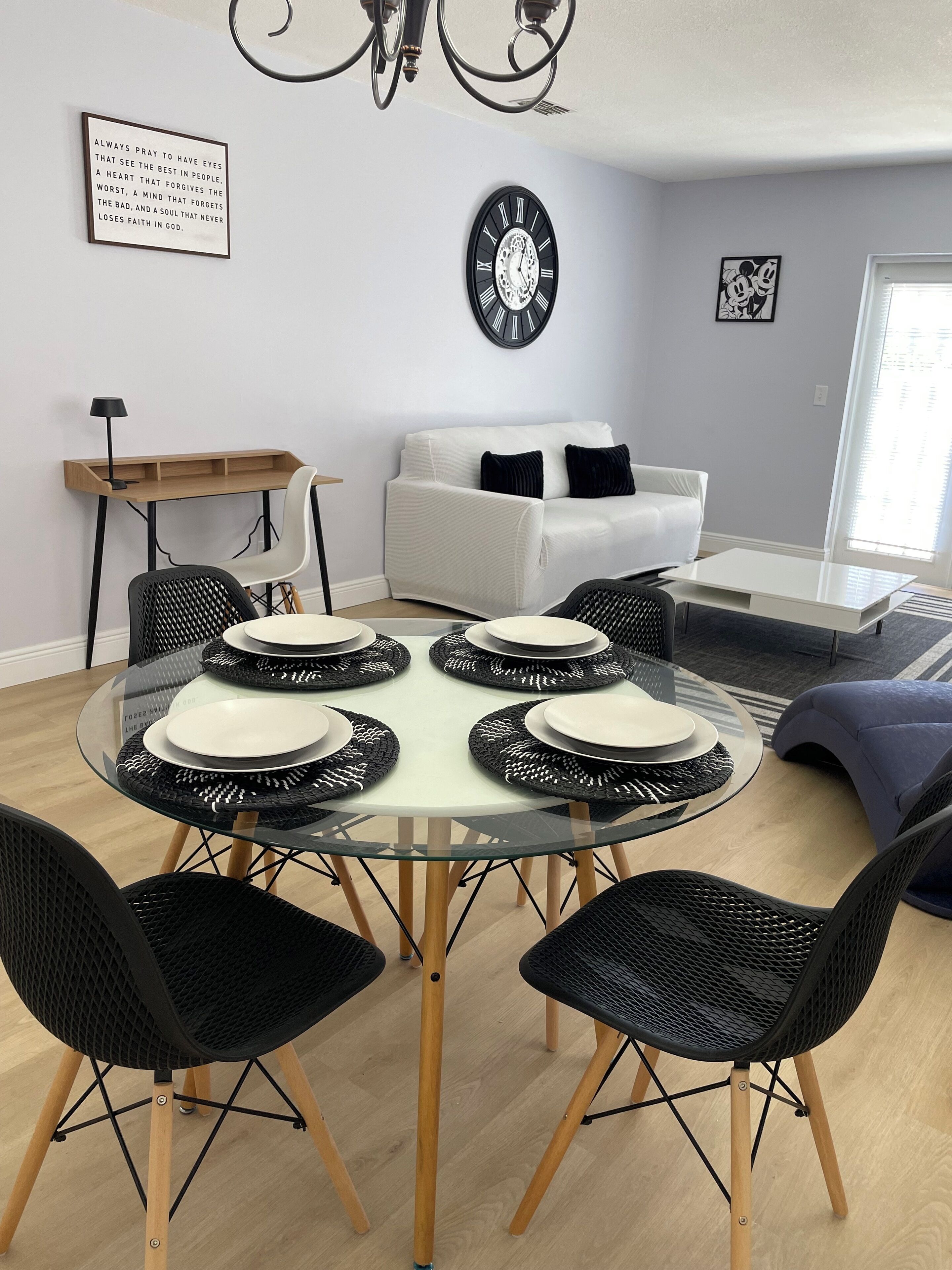Charming 2-bedroom house in delightful Orlando. Centrally located.