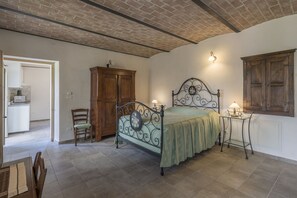 1 bedroom, travel cot, free WiFi