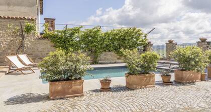 Apartment in Monforte D'alba with 1 bedrooms sleeps 4