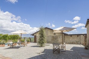 Outdoor dining - Arpusè - Ca Renato Grane' Apartment With Pool (Monforte D'alba)