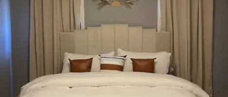 3 habitaciones, tabla de planchar con plancha, wifi y ropa de cama