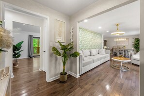 Smart TV, video games, ping pong, books - Modern Rancher on Lake Lanier in Gainesville (Gainesville)