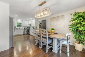Dining - Modern Rancher on Lake Lanier in Gainesville (Gainesville)