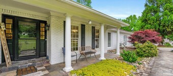 Modern Rancher on Lake Lanier in Gainesville