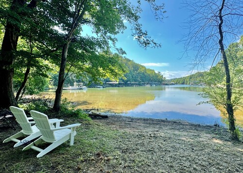 Modern Rancher on Lake Lanier in Gainesville