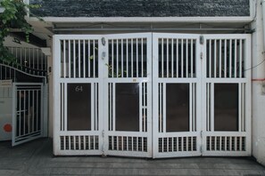 Exterior - Nearest Hostel Pasay City By Reddoorz (Pasay)