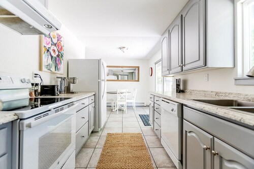 Gig Harbor Cozy Get Away, Bring Fido - Park like Backyard