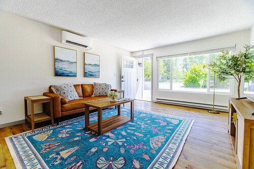 Gig Harbor Cozy Get Away, Bring Fido - Park like Backyard