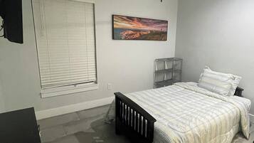 2 bedrooms, iron/ironing board, WiFi, bed sheets