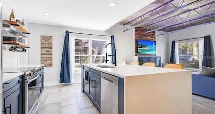 Cozy 2-bedroom KING suite condo with WiFi, AC in enjoyable Sanford