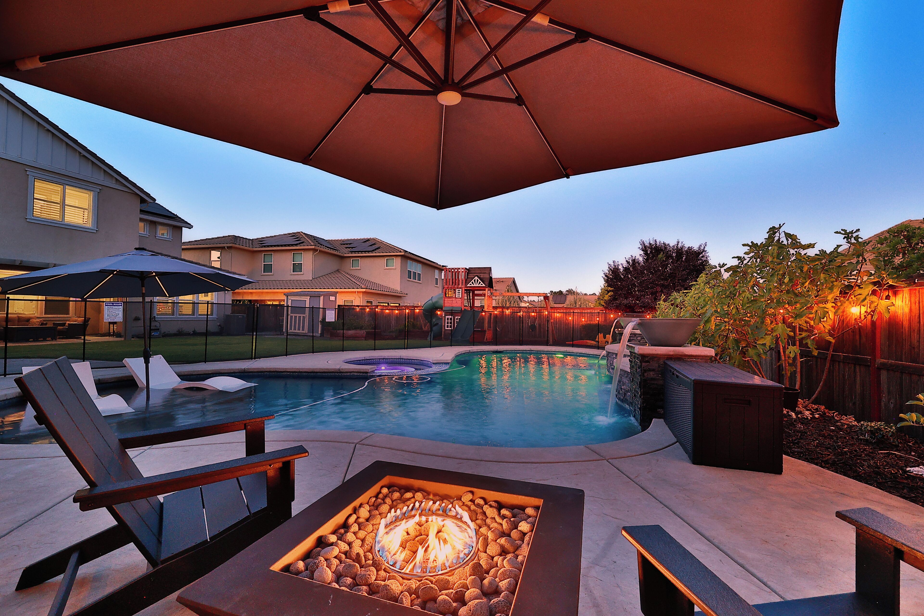 Rocklin Pool Side Luxury Stay - Perfect stay for families 