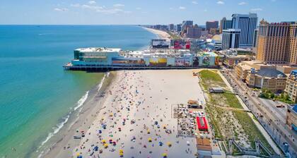 Chic Beachside Oasis - 3BR, 2BA, Walk to Shore!