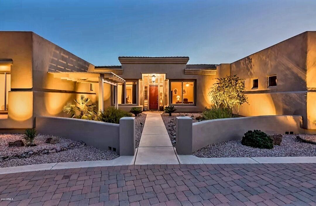 Spacious 5-bedroom house with Pool, AC, sleeps 14 in gorgeous Fountain Hills