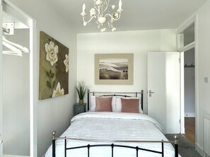 2 bedrooms, desk, iron/ironing board, travel crib