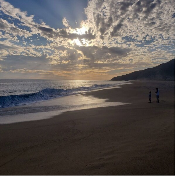 Exterior - Ventura Beach 1 (Ventura)