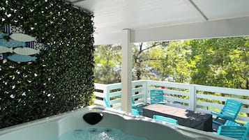 Bain à remous extérieur