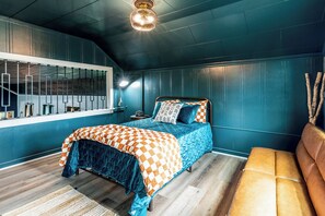 9 bedrooms, desk, iron/ironing board, free WiFi