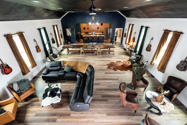 Smart TV, fireplace, table football, ping pong