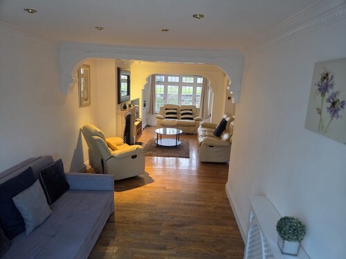 Spacious, clean & comfy 3 bed semi-detached house,