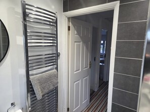 Interior - Spacious, clean & comfy 3 bed semi-detached house, (Reading)