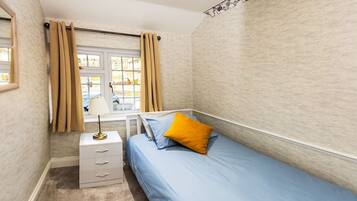 3 bedrooms, iron/ironing board, WiFi, bed sheets