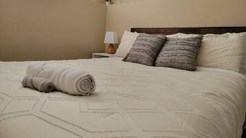 Fer et planche à repasser, lit parapluie, Wi-Fi gratuit, draps fournis