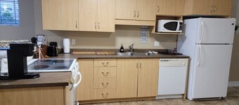 Cozy Basement in the City