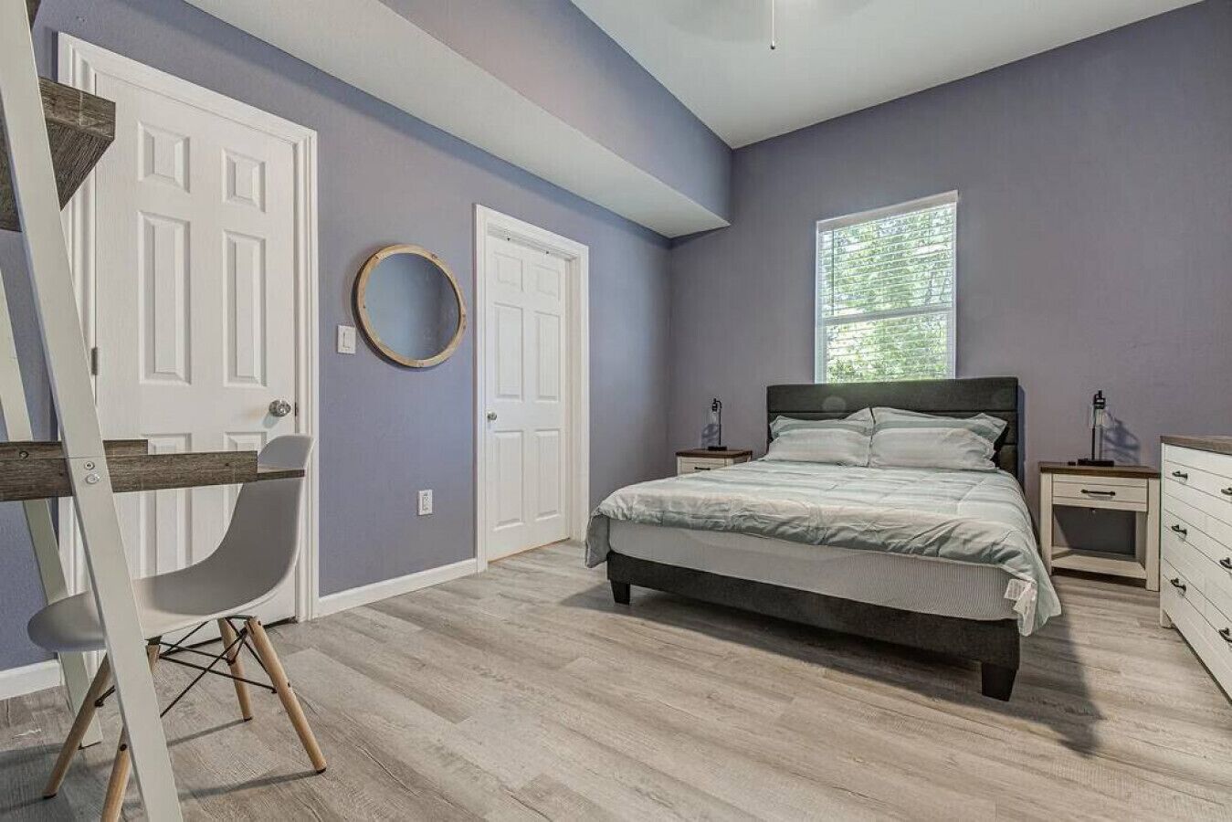 Skrivebord, strygejern/strygebræt, Wi-Fi, sengetøj